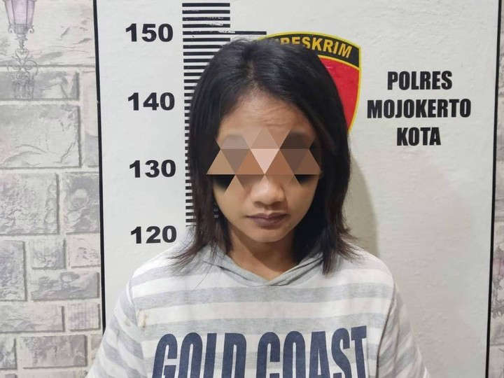 Ibu Muda Nekat Curi Motor di Depan Minimarket, Aksinya Terekam CCTV